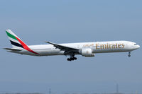 A6-EBU @ VIE - Emirates - by Chris Jilli