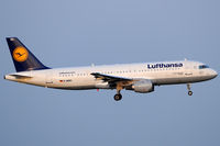 D-AIQC @ VIE - Lufthansa - by Chris Jilli