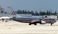 N808NN @ KMIA - American Airlines Boeing 737-823 - by Kreg Anderson