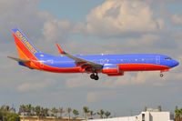 N8617E @ KFLL - 2013 Boeing B738 landing - by FerryPNL