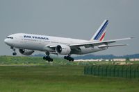 F-GSPO @ LFPG - Boeing 777-228 (ER), landing Rwy 26L, Roissy Charles De Gaulle Airport (LFPG-CDG) - by Yves-Q
