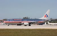 N904NN @ KMIA - Boeing 737-800 - by Mark Pasqualino