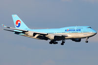 HL7495 @ VIE - Korean Air - by Chris Jilli