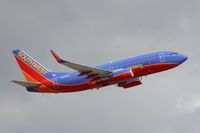 N202WN @ KFLL - Boeing 737-700 - by Mark Pasqualino