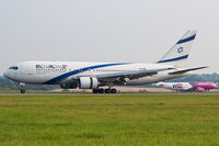 4X-EAE @ EGGW - London Luton - El Al Israel Airlines - by KellyR115