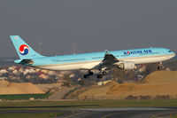 HL7587 @ VIE - Korean Air