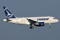 YR-ASA @ VIE - TAROM - by Chris Jilli