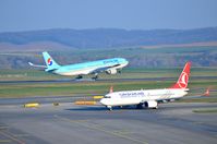HL7587 @ LOWW - Arriving on RWY16 - by David Pauritsch