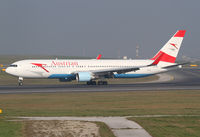 OE-LAZ @ LOWW - Austrian B767 - by Thomas Ranner