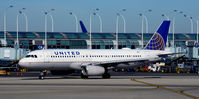 N472UA @ KORD - Taxi Chicago - by Ronald Barker