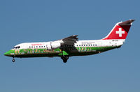 HB-IYS @ EDDF - On final for 25L.