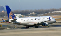 N648RW @ KORD - Taxi Chicago - by Ronald Barker