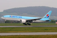 HL7530 @ VIE - Korean Air - by Chris Jilli