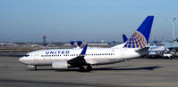 N24715 @ KORD - Taxi Chicago - by Ronald Barker