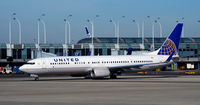 N27477 @ KORD - Taxi Chicago - by Ronald Barker