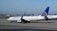 N76505 @ KORD - Taxi Chicago - by Ronald Barker