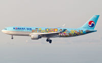 HL8212 @ VHHH - Korean Air Lines - by Wong Chi Lam