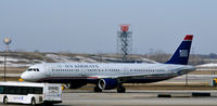 N190UW @ KORD - Taxi Chicago - by Ronald Barker