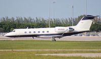 N526EE @ PBI - Gulfstream IV