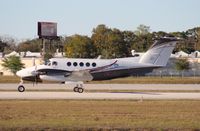 N572M @ ORL - Beech 200