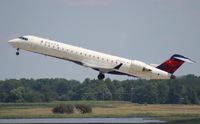 N615QX @ DTW - Delta Connection CRJ-700