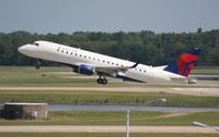 N620CZ @ DTW - Delta Connection E175