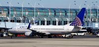 N76529 @ KORD - Pushback Chicago - by Ronald Barker