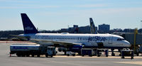 N662JB @ KDCA - Glad to be Blue at the gate National - by Ronald Barker