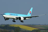 HL8226 @ VIE - Korean Air Cargo