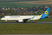 UR-EMD @ VIE - Ukraine International Airlines