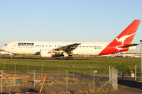 VH-OGM @ YSSY - taxiing to 34R - by Bill Mallinson