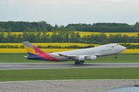 HL7420 @ LOWW - Taking off to Seoul Incheon! - by David Pauritsch