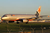 VH-VQL @ YSSY - taxiing to 34R - by Bill Mallinson
