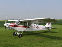 PH-TOP @ EHOW - PH-TOP of vliegb. Tom van der Meulen at Oostwold