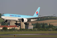 HL8285 @ LOWW - Korean Air Cargo B777 - by Thomas Ranner