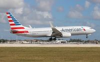 N896NN @ MIA - American 737-800