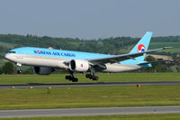HL8285 @ VIE - Korean Air Cargo