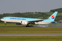 HL8285 @ VIE - Korean Air Cargo