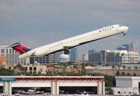 N905DE @ TPA - Delta MD-88