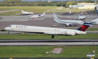 N906DA @ TPA - Delta MD-90-30