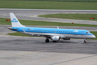PH-EZP @ LOWW - KLM Emb190 - by Thomas Ranner