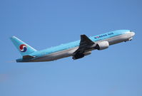 HL7766 @ KSEA - Korean Air. 777-2B5ER. HL7766 cn 34213 730. Seattle Tacoma - International (SEA KSEA). Image © Brian McBride. 26 September 2013 - by Brian McBride