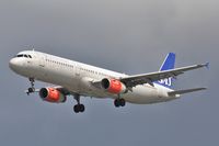 LN-RKK @ EGLL - Approach 27R - by John Coates