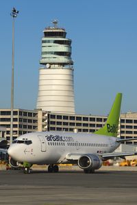 YL-BBQ @ LOWW - Boeing 737-500 Air Baltic - by Dietmar Schreiber - VAP