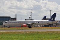 LN-RKK @ EGLL - Taxiing - by John Coates