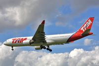 PT-MVO @ EGLL - Arrives 27L - by John Coates