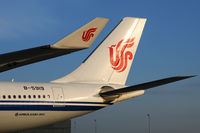 B-5919 @ VIE - Air China - by Chris Jilli