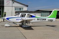 N123AN @ LOWW - Cirrus SR20
