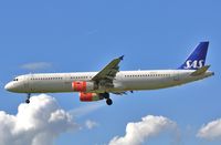 OY-KBH @ EGLL - Finals 27L - by John Coates