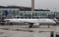 N405UA @ KORD - Airbus A320